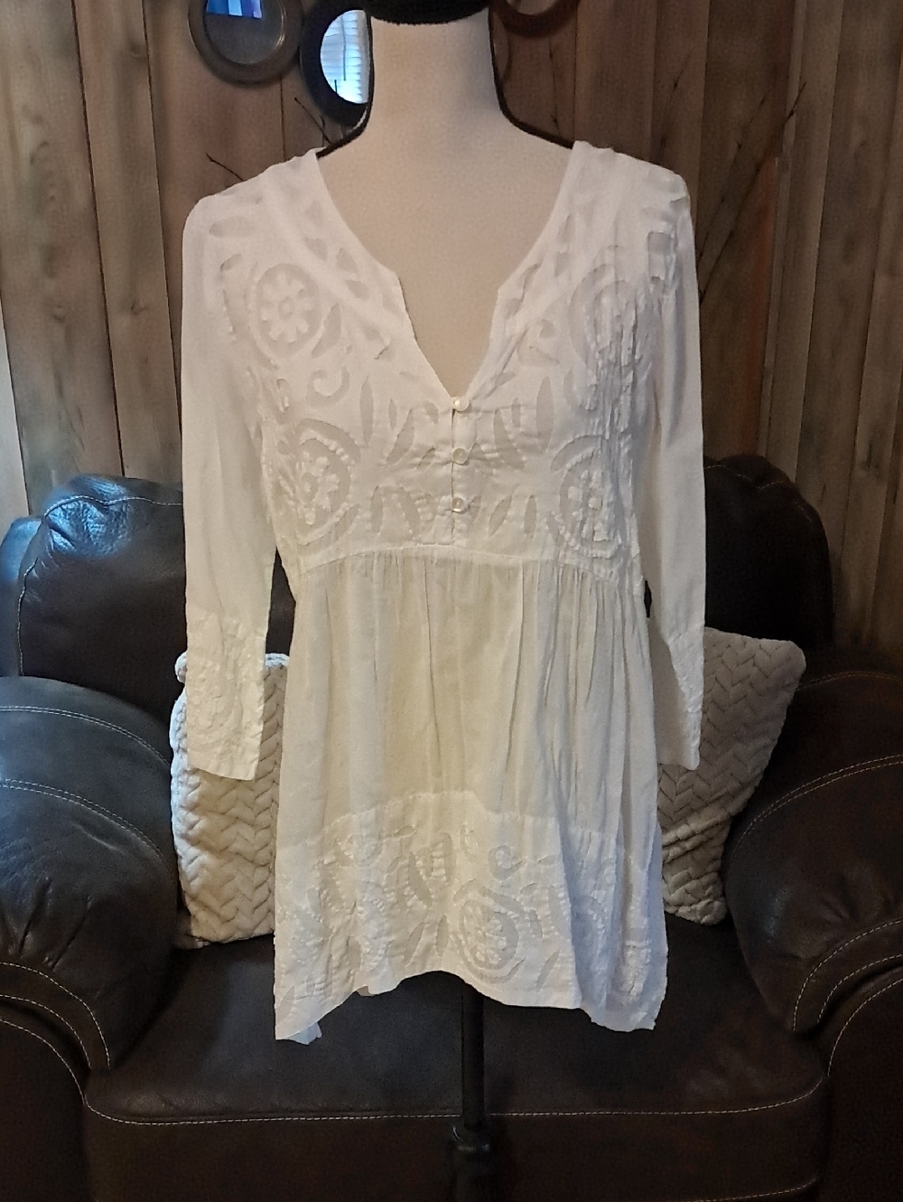 Soft Surroundings Women’s White Cotton Embriodered 3 Button V Neck Tunic Top L